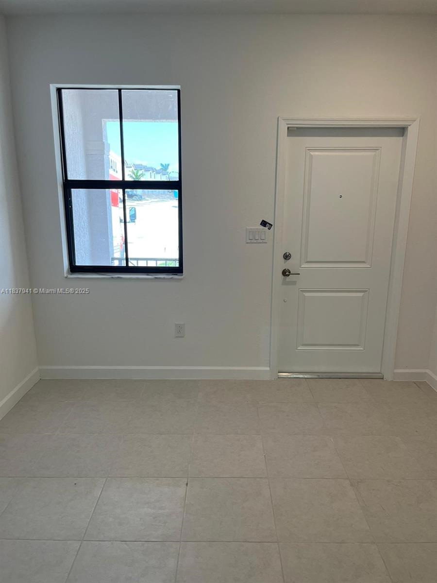 CORSICA SILVER PALM - Residential