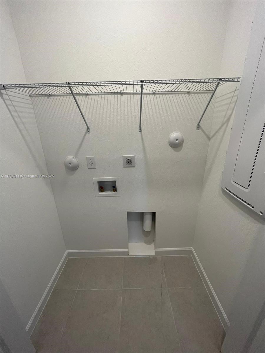 CORSICA SILVER PALM - Residential