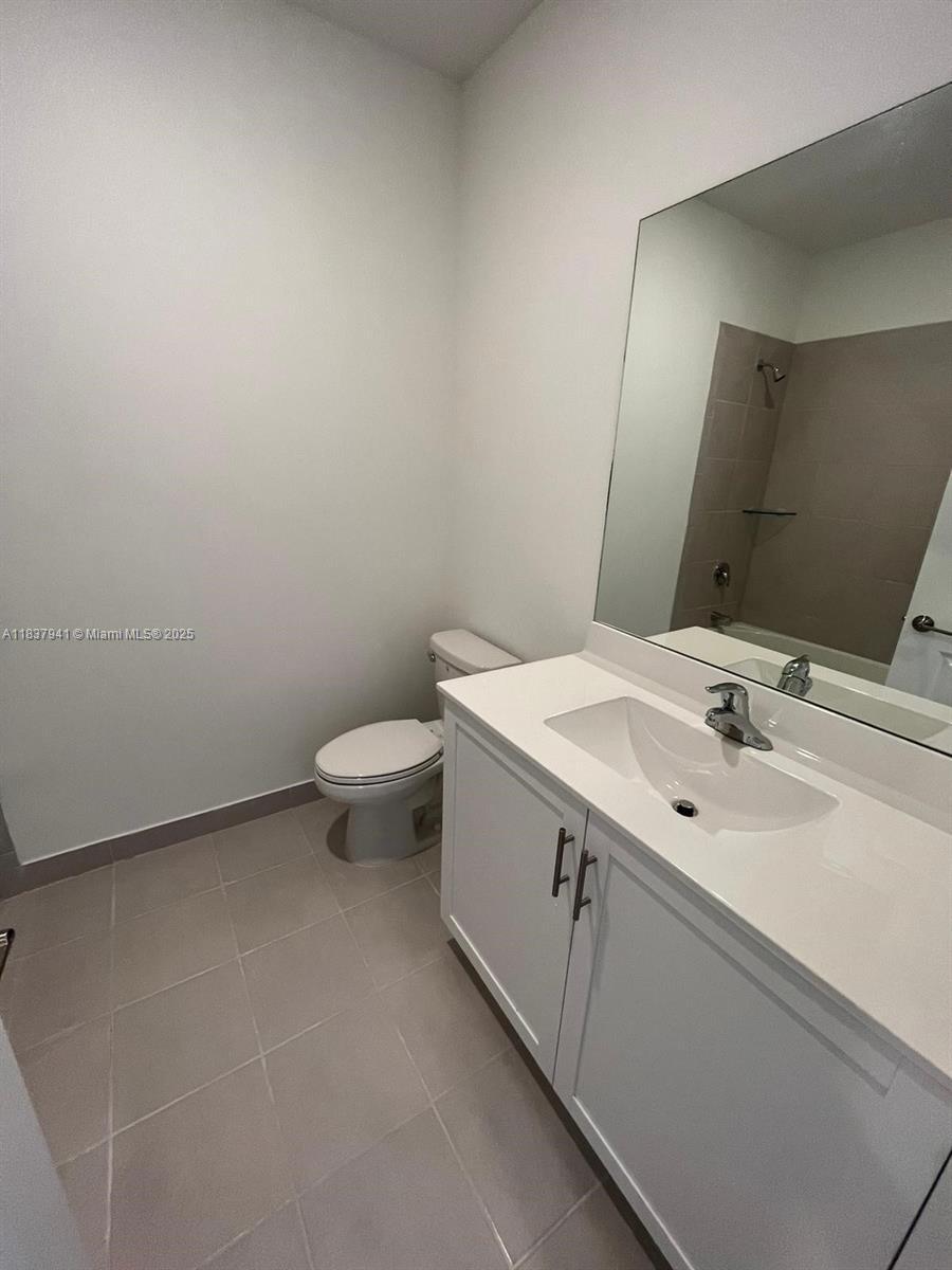 CORSICA SILVER PALM - Residential