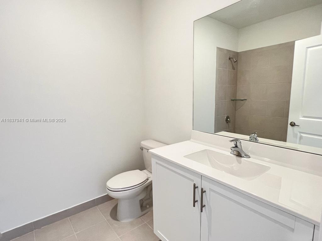 CORSICA SILVER PALM - Residential