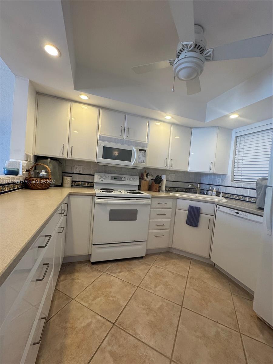 EDGEWATER BEACH TOWERS CO - Residential