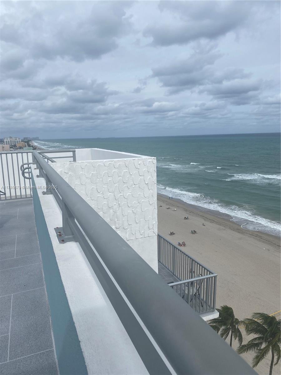 EDGEWATER BEACH TOWERS CO - Residential