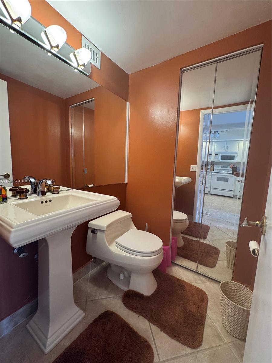 EDGEWATER BEACH TOWERS CO - Residential
