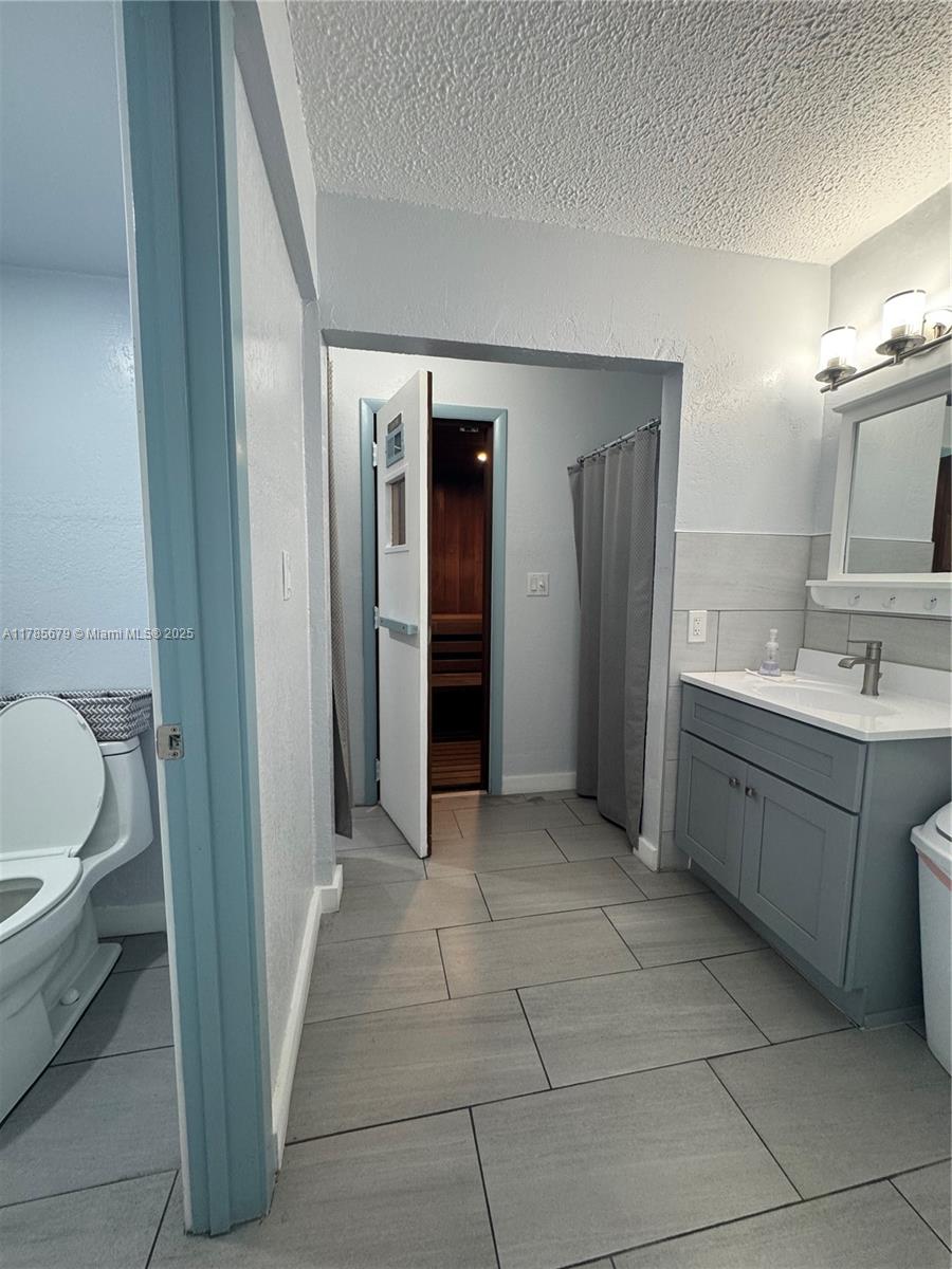 EDGEWATER BEACH TOWERS CO - Residential