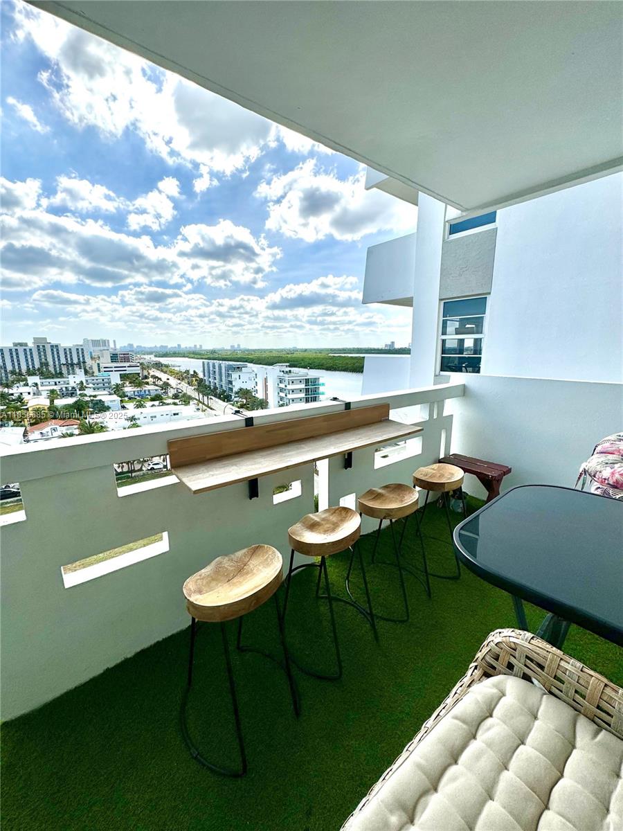 3111 N Ocean Dr 1011
