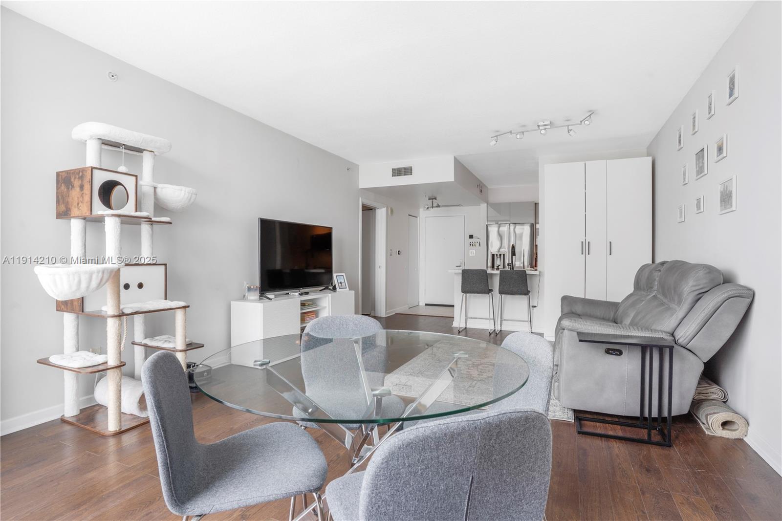 ONE MIAMI EAST CONDO - Residential Lease