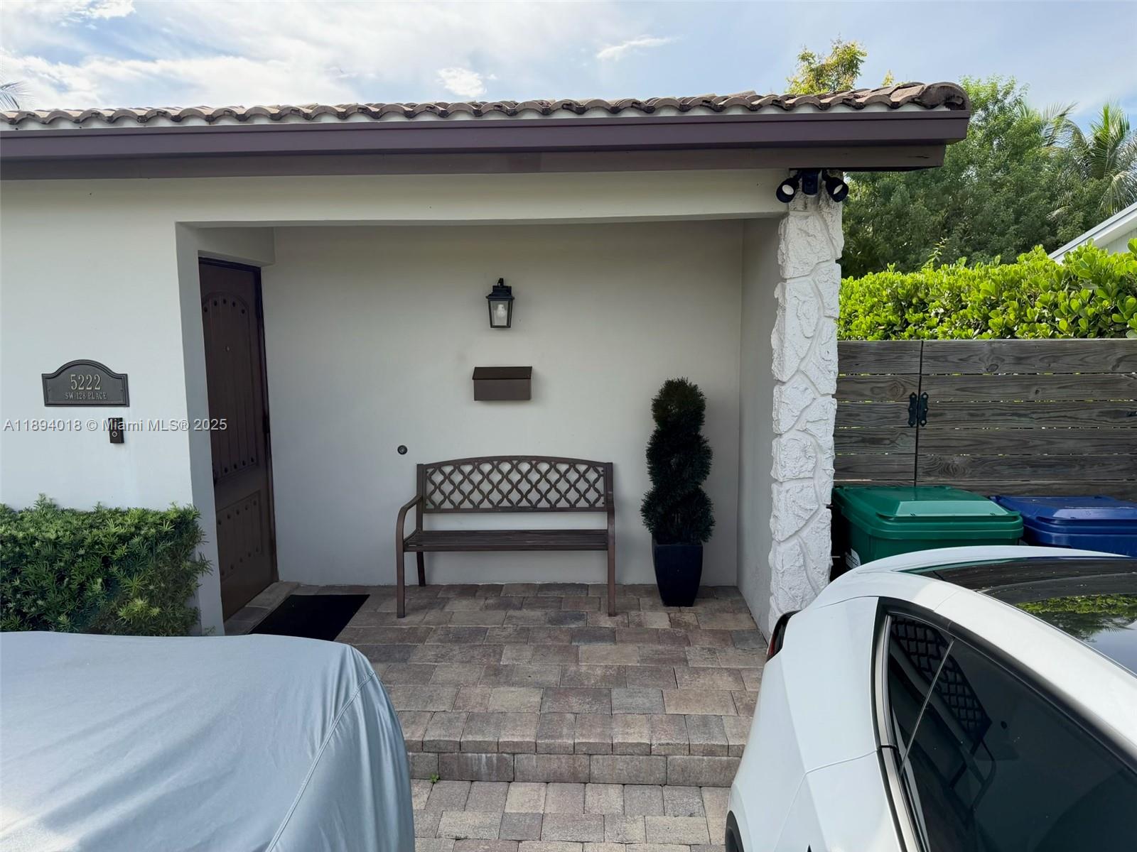 ROYALE GREEN SEC 3 - Residential Lease