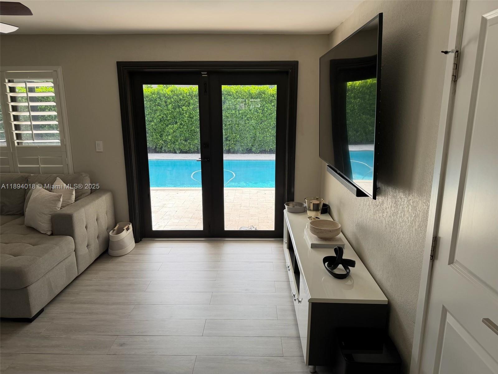 ROYALE GREEN SEC 3 - Residential Lease