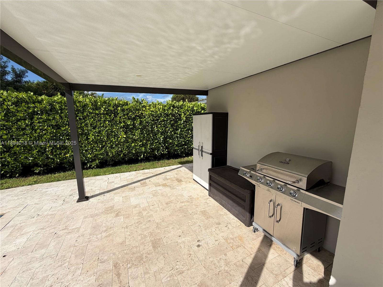ROYALE GREEN SEC 3 - Residential Lease