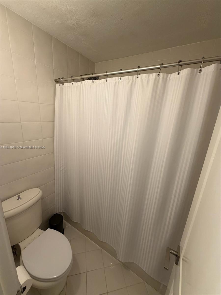 ROYALE GREEN SEC 3 - Residential Lease