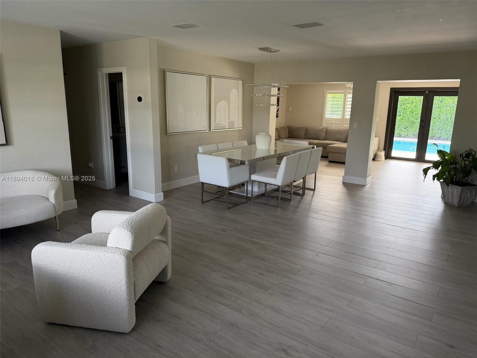 ROYALE GREEN SEC 3 - Residential Lease