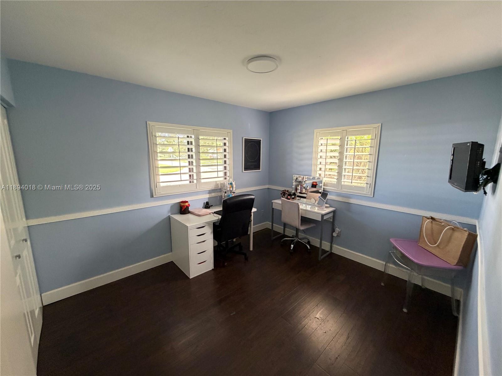 ROYALE GREEN SEC 3 - Residential Lease