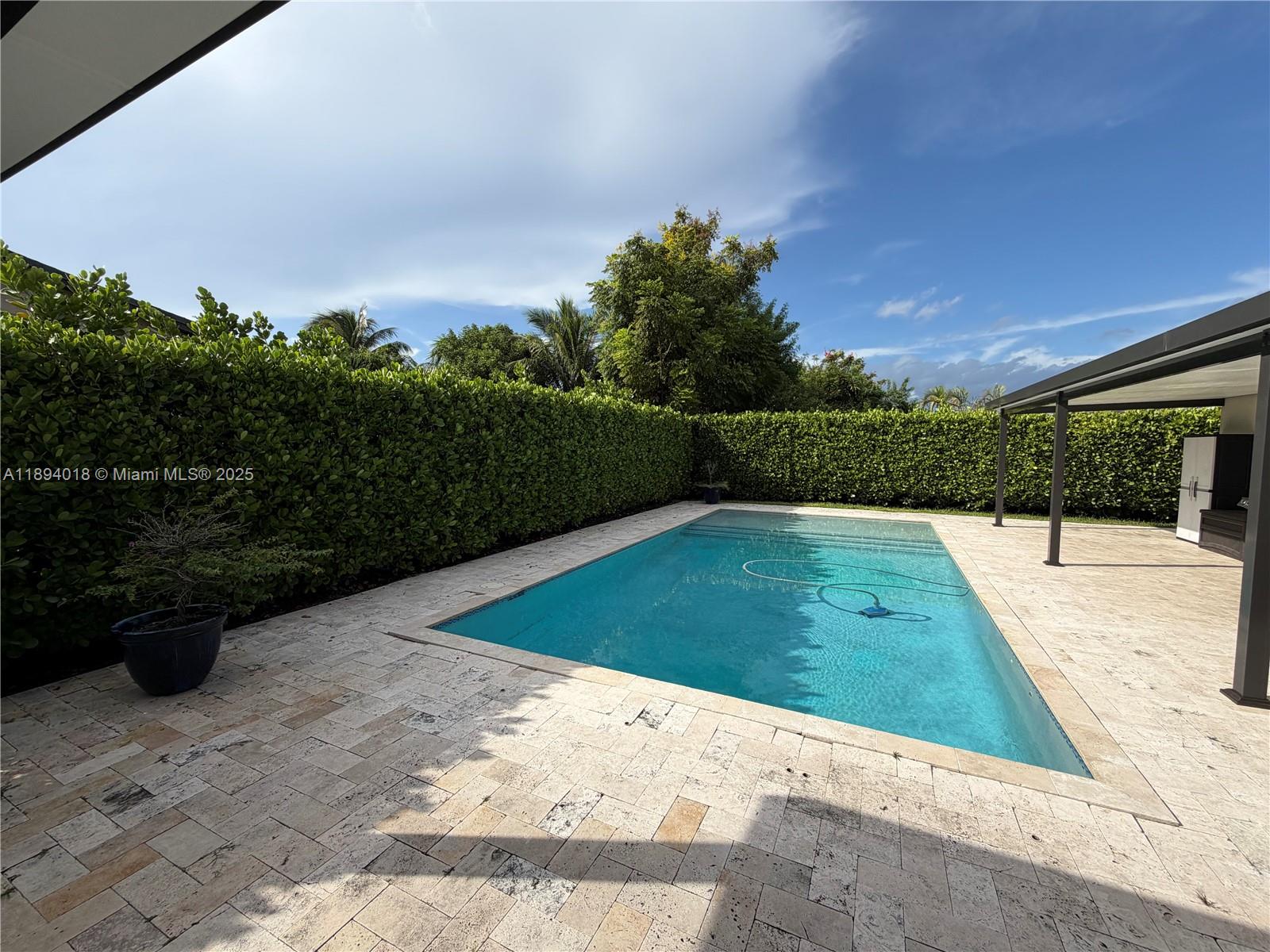 ROYALE GREEN SEC 3 - Residential Lease