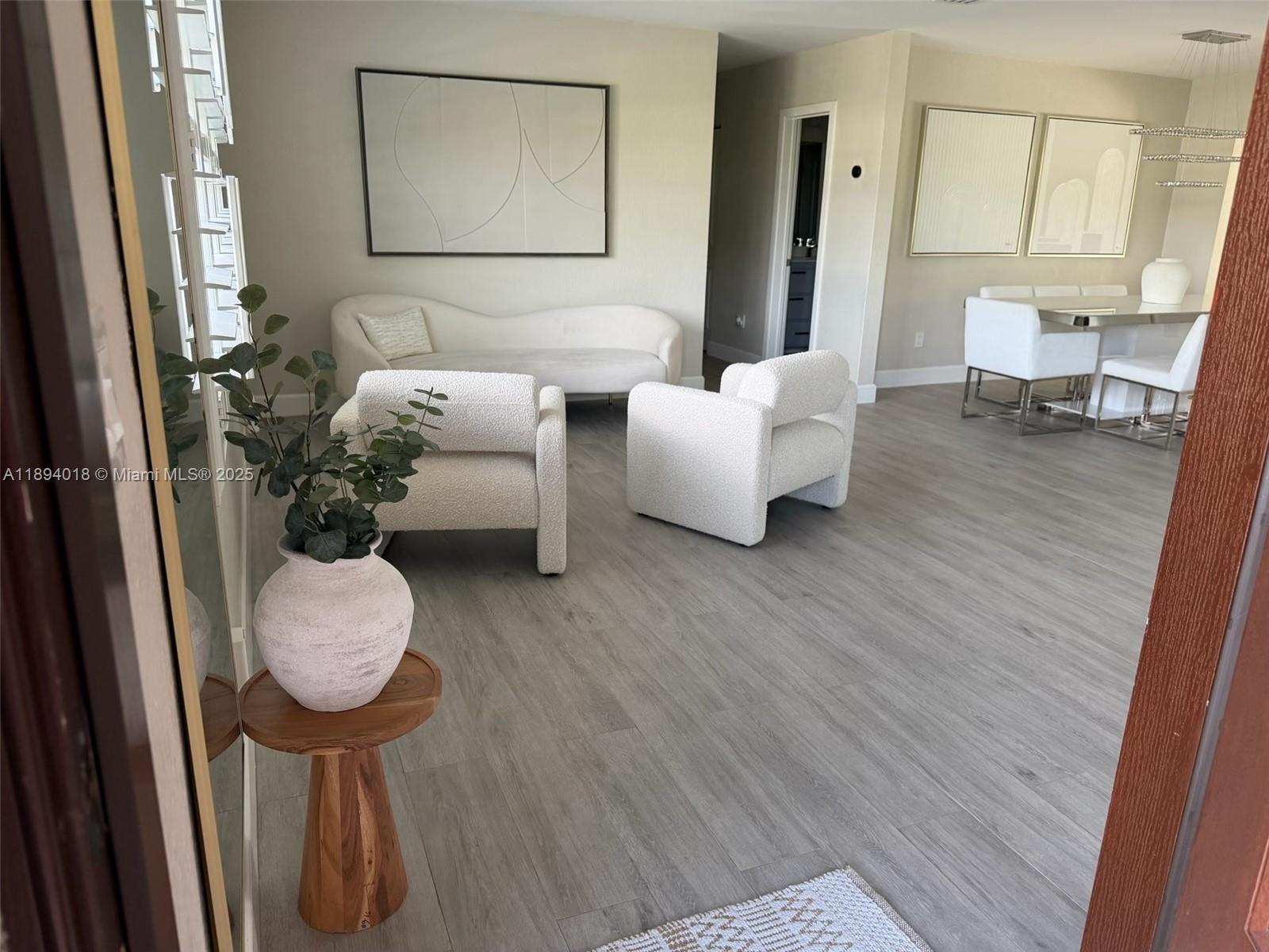 ROYALE GREEN SEC 3 - Residential Lease