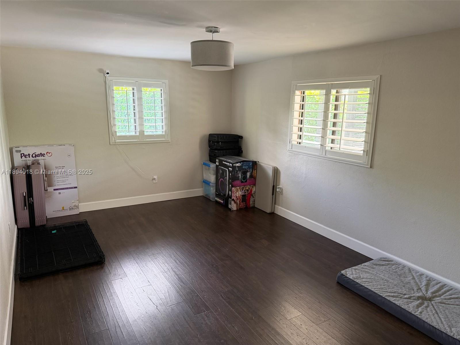 ROYALE GREEN SEC 3 - Residential Lease