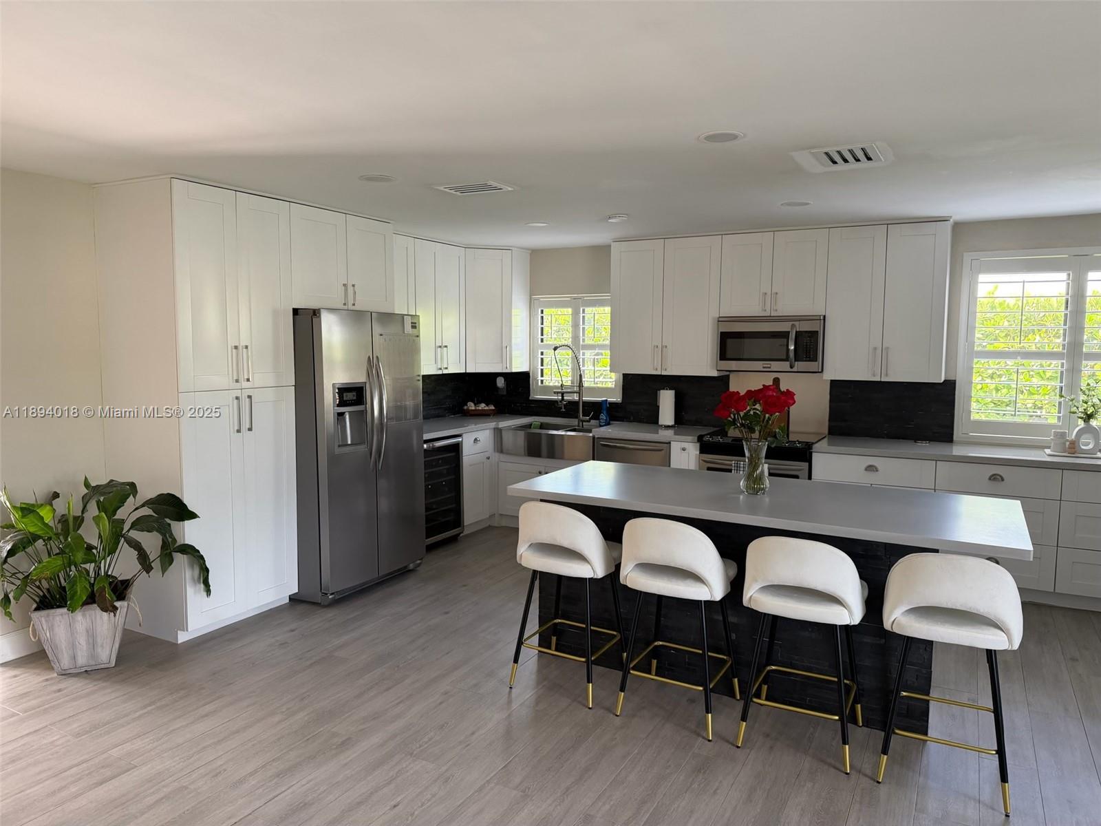 ROYALE GREEN SEC 3 - Residential Lease