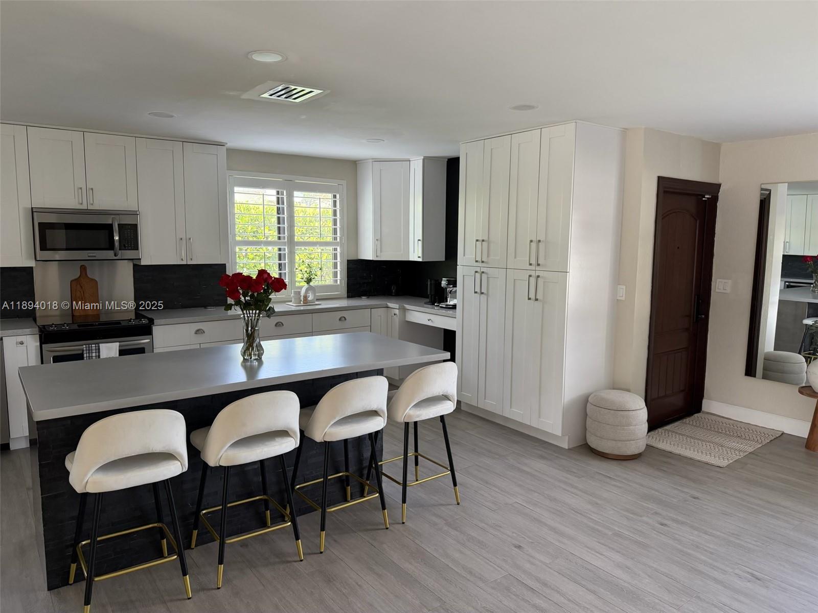 ROYALE GREEN SEC 3 - Residential Lease