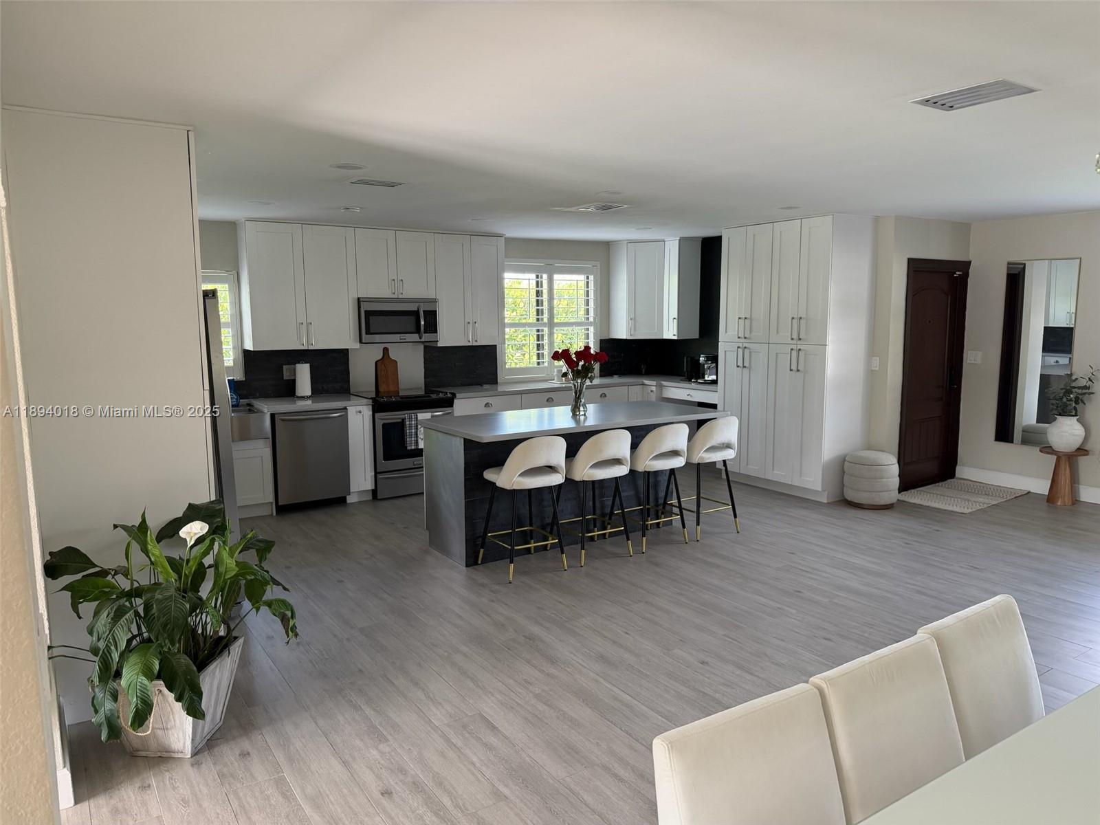 ROYALE GREEN SEC 3 - Residential Lease