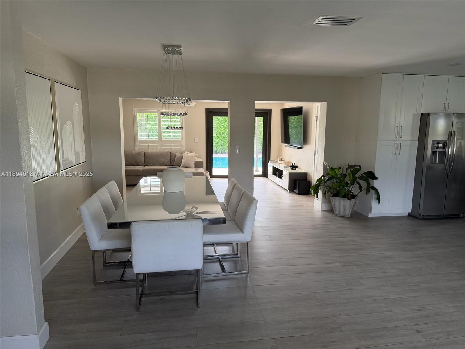 ROYALE GREEN SEC 3 - Residential Lease