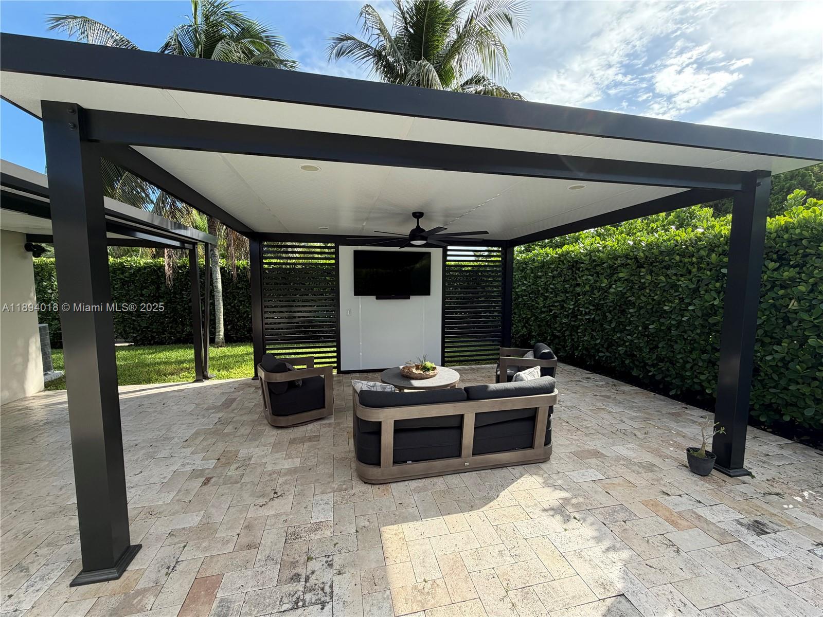 ROYALE GREEN SEC 3 - Residential Lease