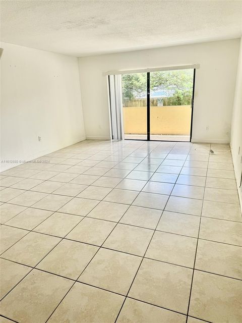 Condominium in Miami FL 10431 Kendall Dr.jpg