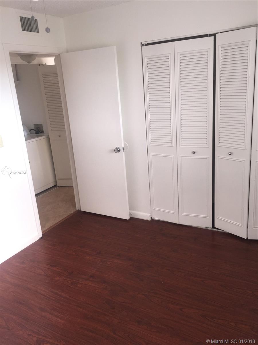 LAKESHORE AT UNIVERSITY P - Residential