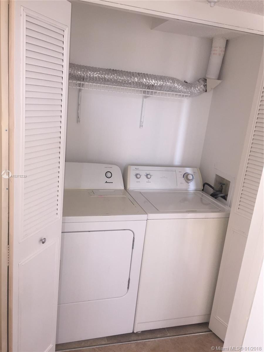 LAKESHORE AT UNIVERSITY P - Residential