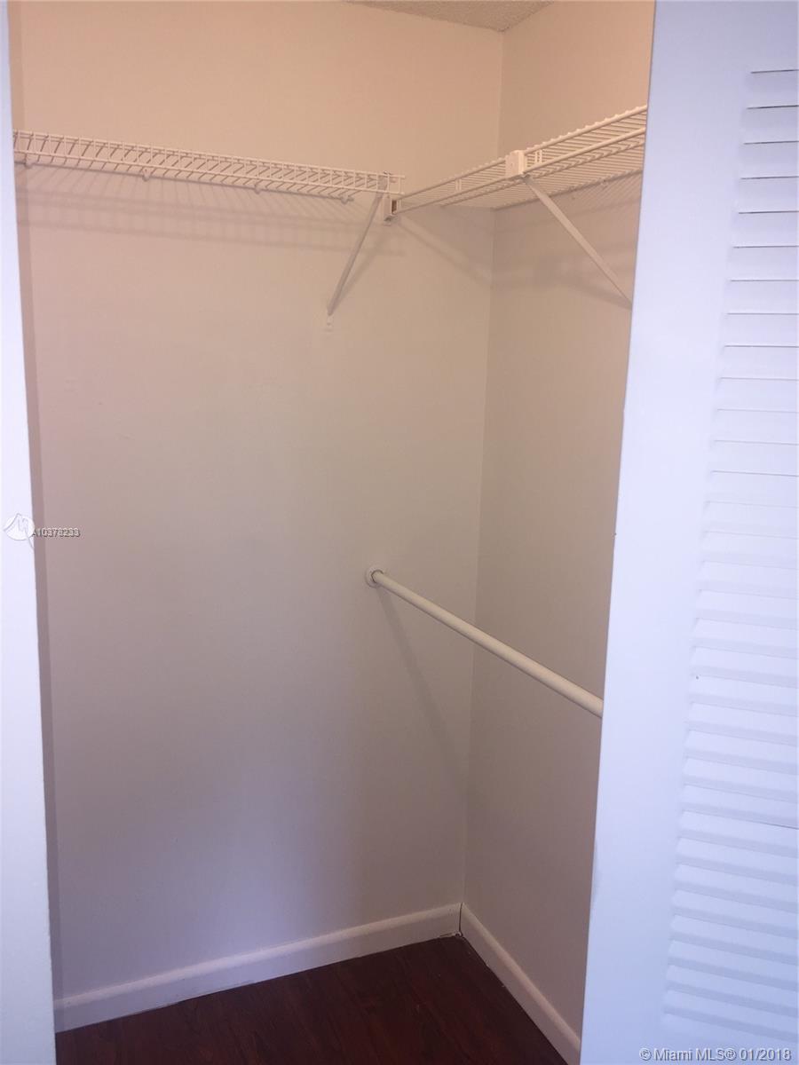 LAKESHORE AT UNIVERSITY P - Residential