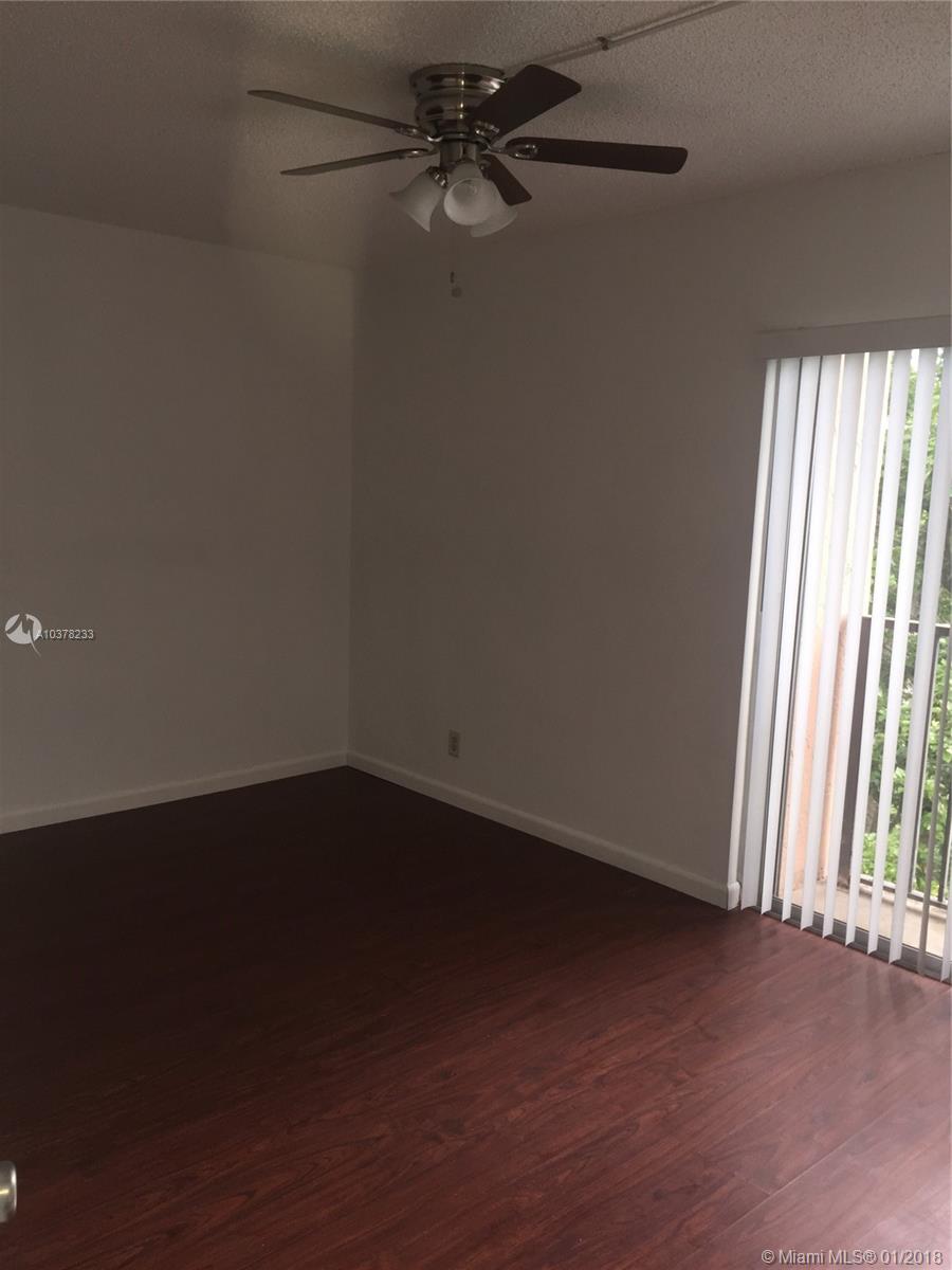 LAKESHORE AT UNIVERSITY P - Residential