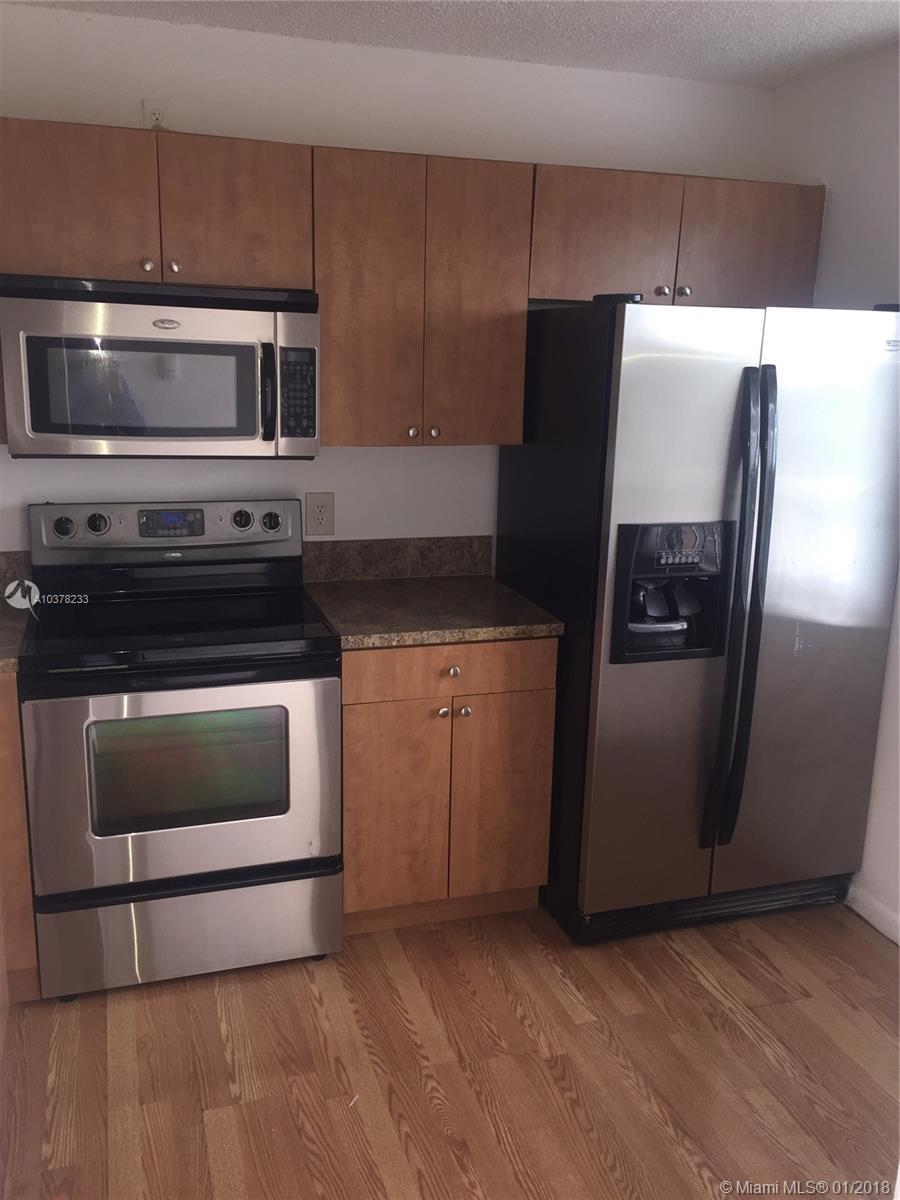 LAKESHORE AT UNIVERSITY P - Residential