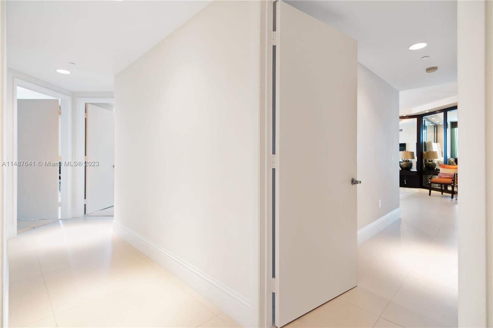 2711 HOLLYWOOD BEACH COND - Residential