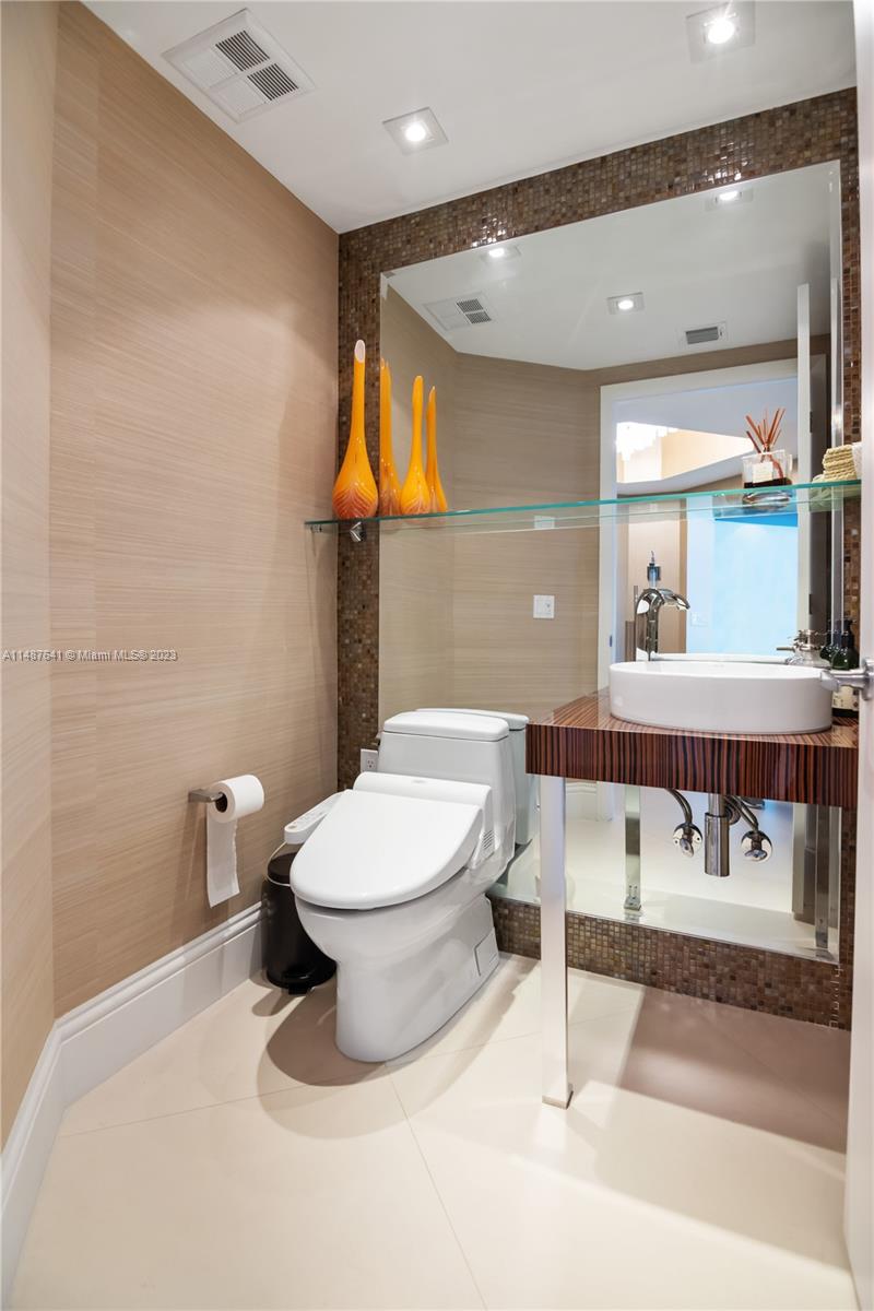 2711 HOLLYWOOD BEACH COND - Residential