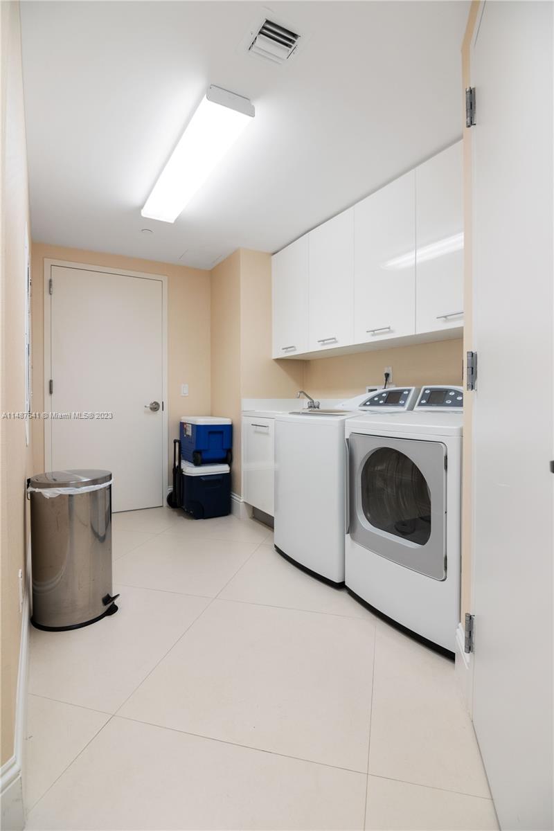 2711 HOLLYWOOD BEACH COND - Residential