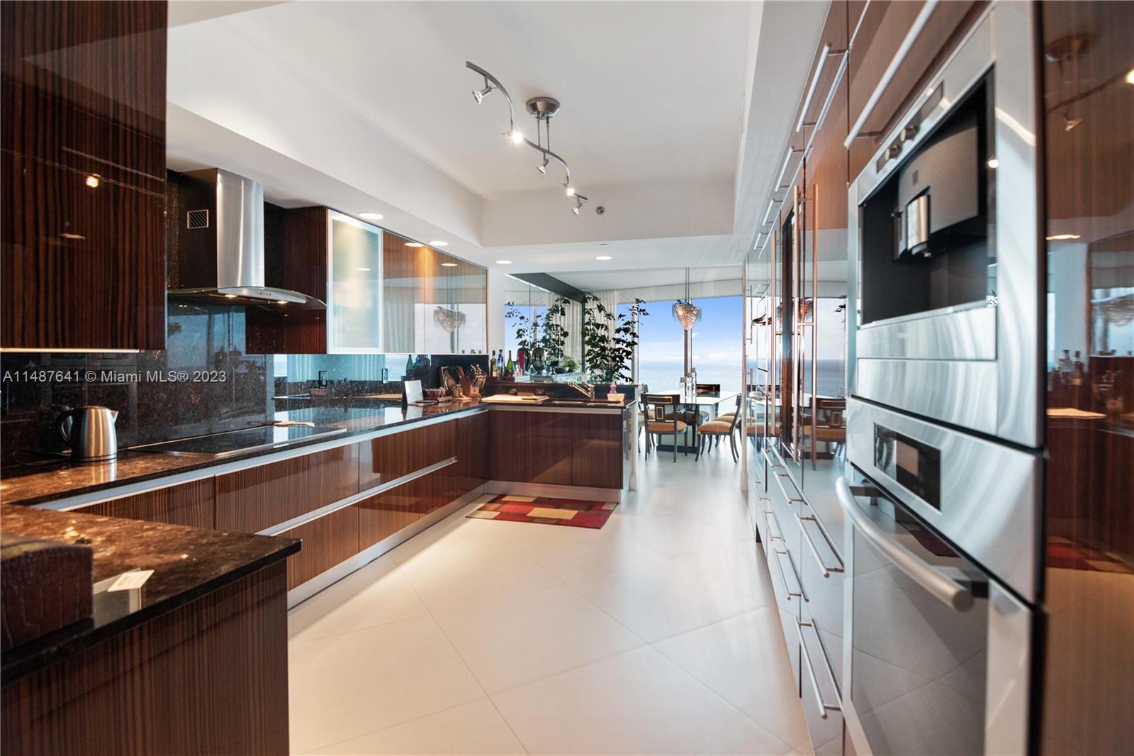 2711 HOLLYWOOD BEACH COND - Residential