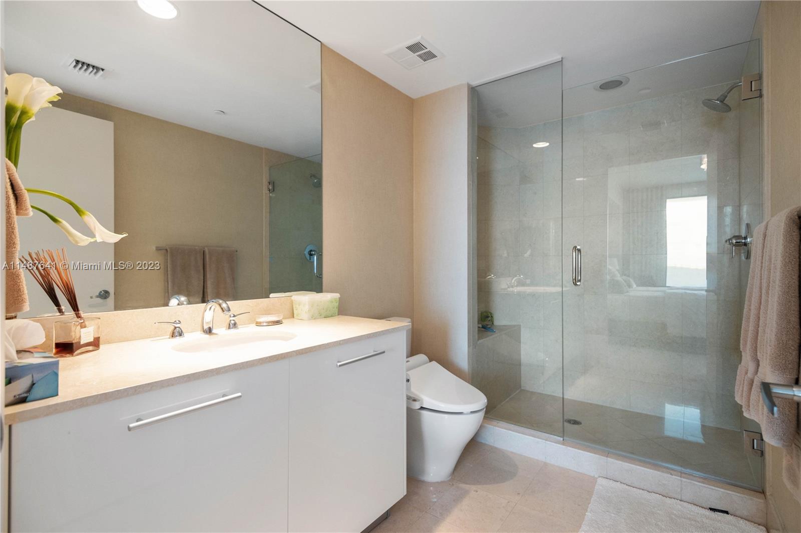 2711 HOLLYWOOD BEACH COND - Residential