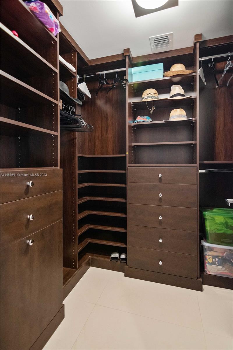 2711 HOLLYWOOD BEACH COND - Residential