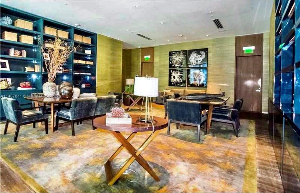 2711 HOLLYWOOD BEACH COND - Residential