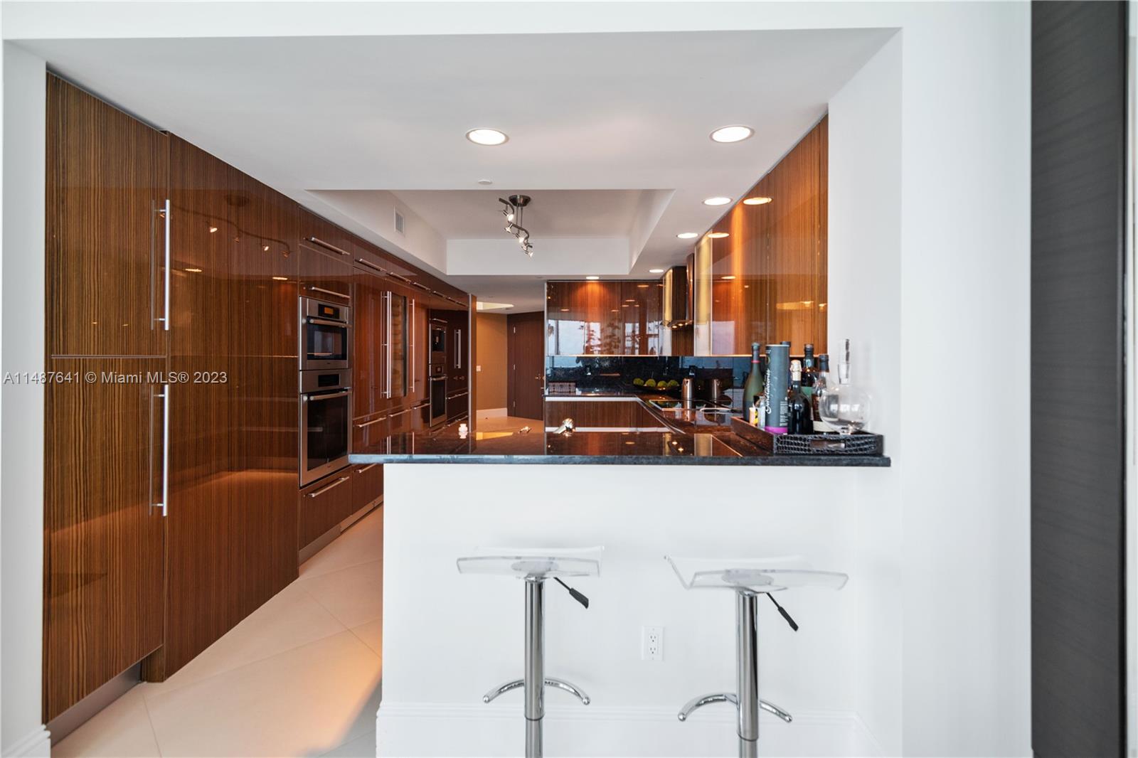 2711 HOLLYWOOD BEACH COND - Residential