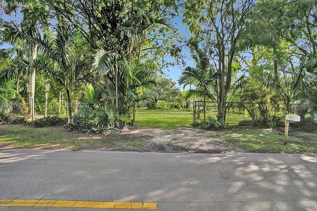 Photo of 14270 SW 20th St, Davie, FL 33325 (MLS # A12048755)