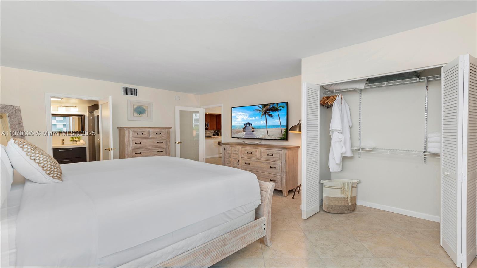 RONEY PALACE CONDO - Residential Lease