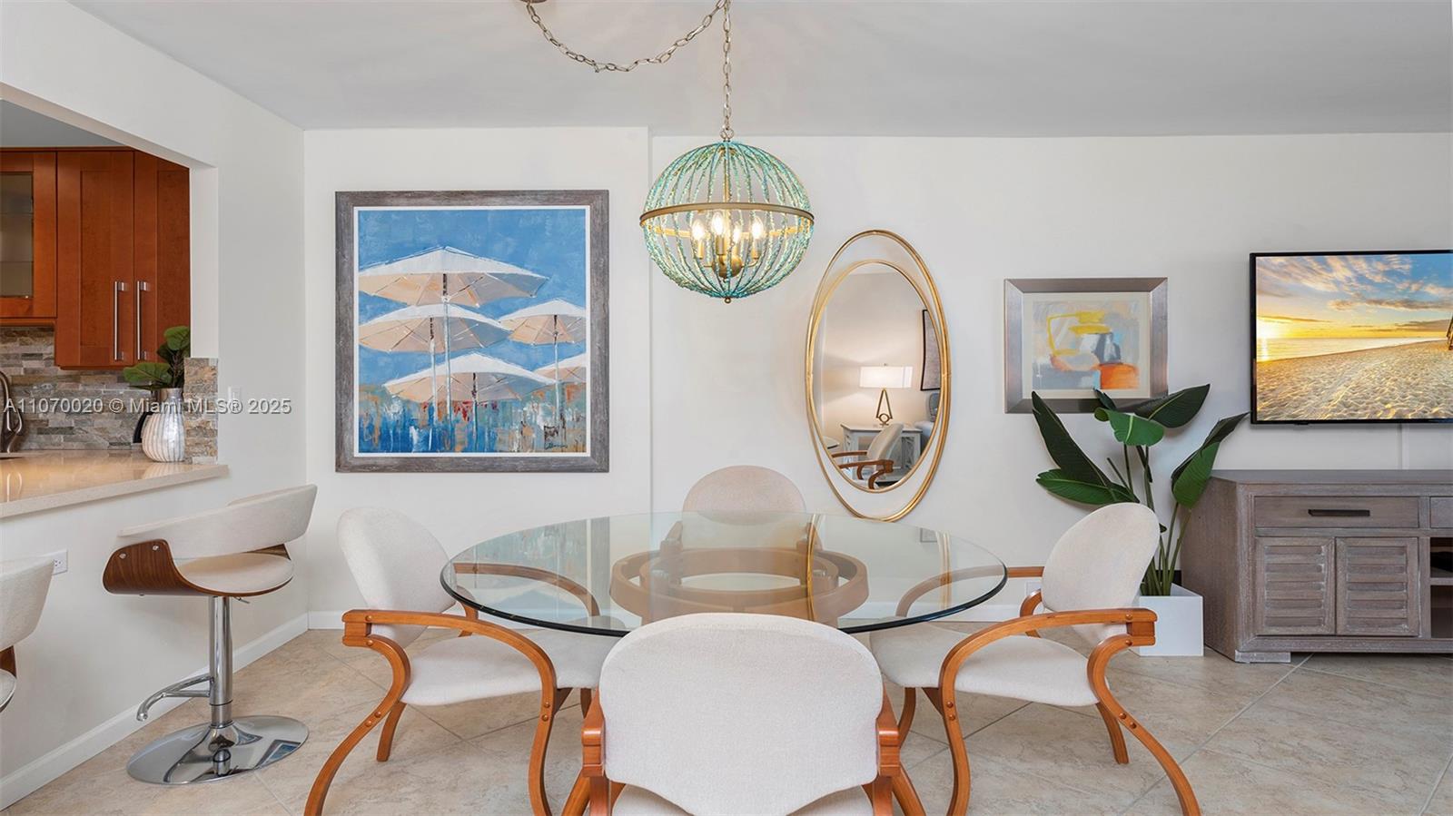 2301 Collins Ave 301