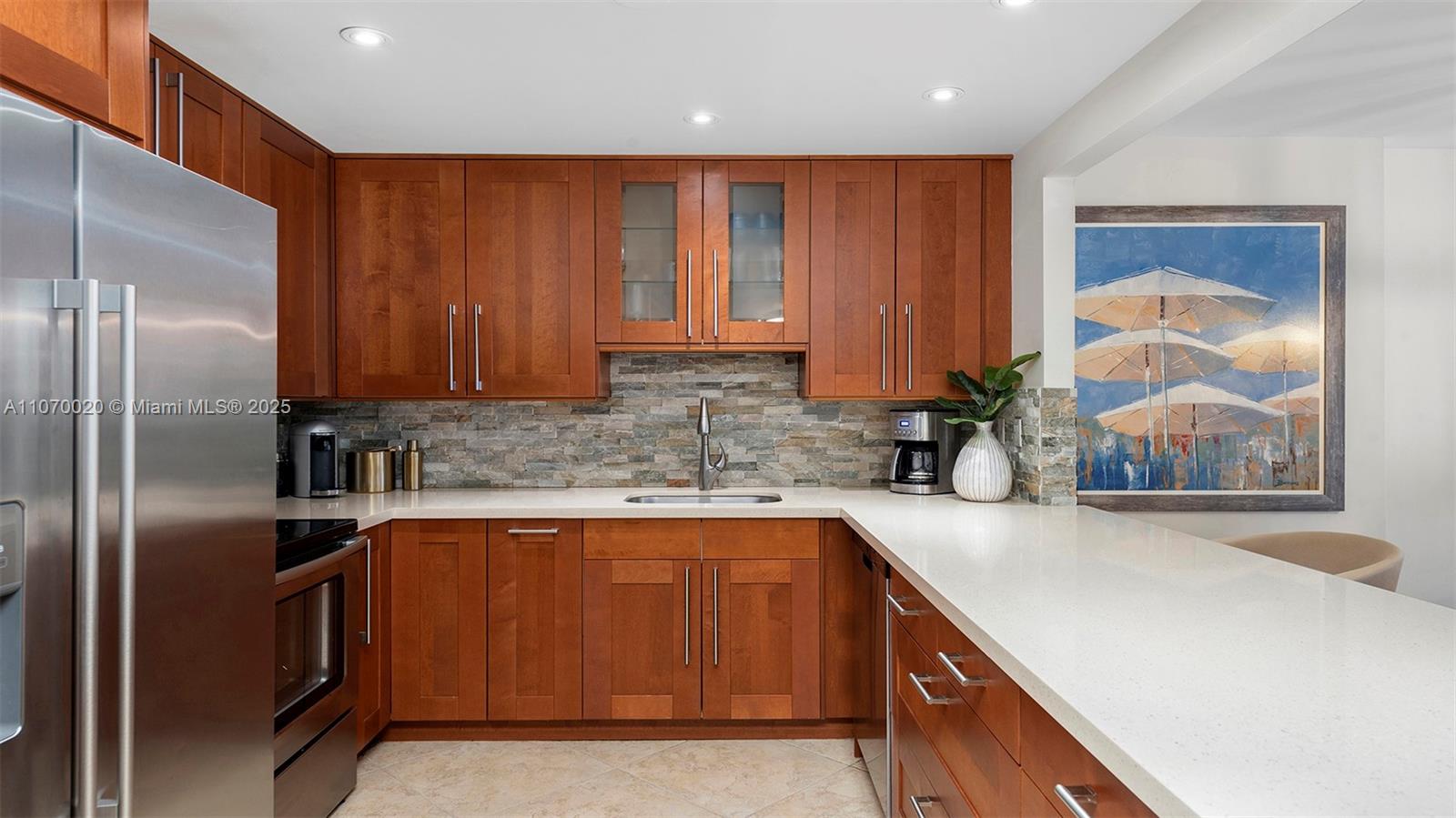 2301 Collins Ave 301