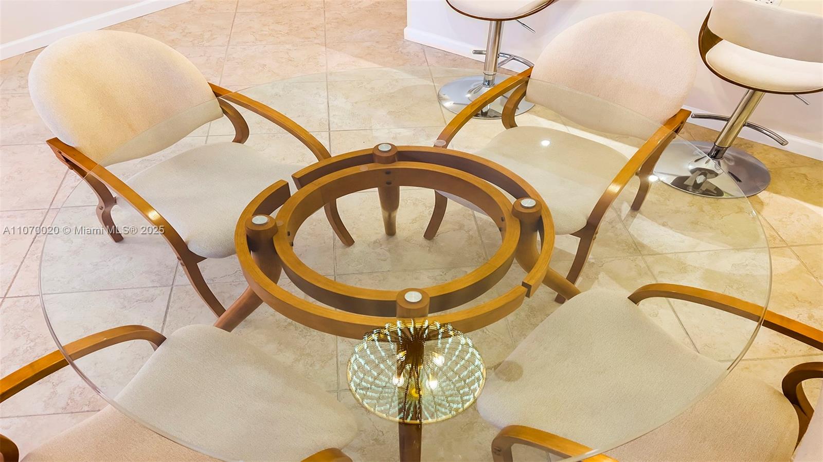 RONEY PALACE CONDO - Residential Lease