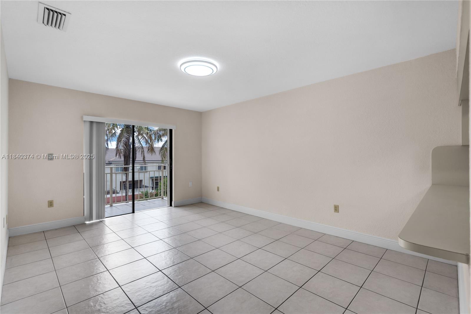 VISIONS AT FOUNTAINBLEAU - Residential