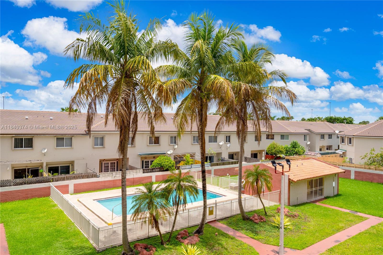 VISIONS AT FOUNTAINBLEAU - Residential