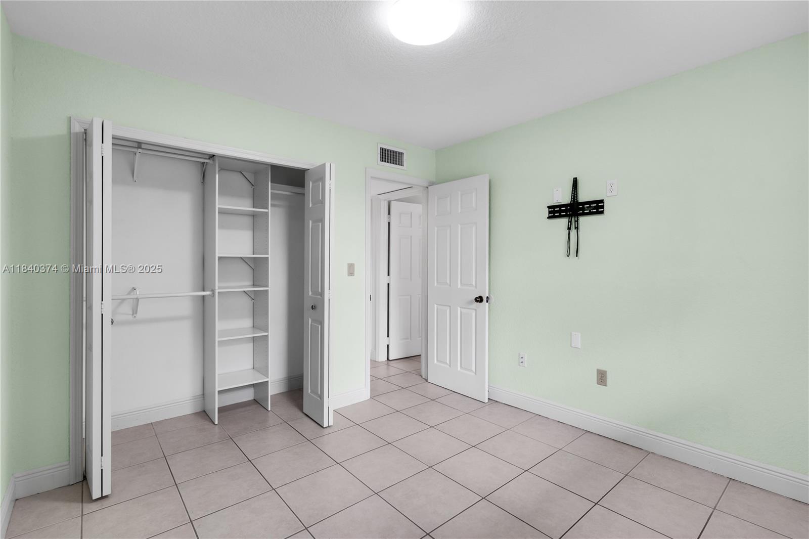 VISIONS AT FOUNTAINBLEAU - Residential