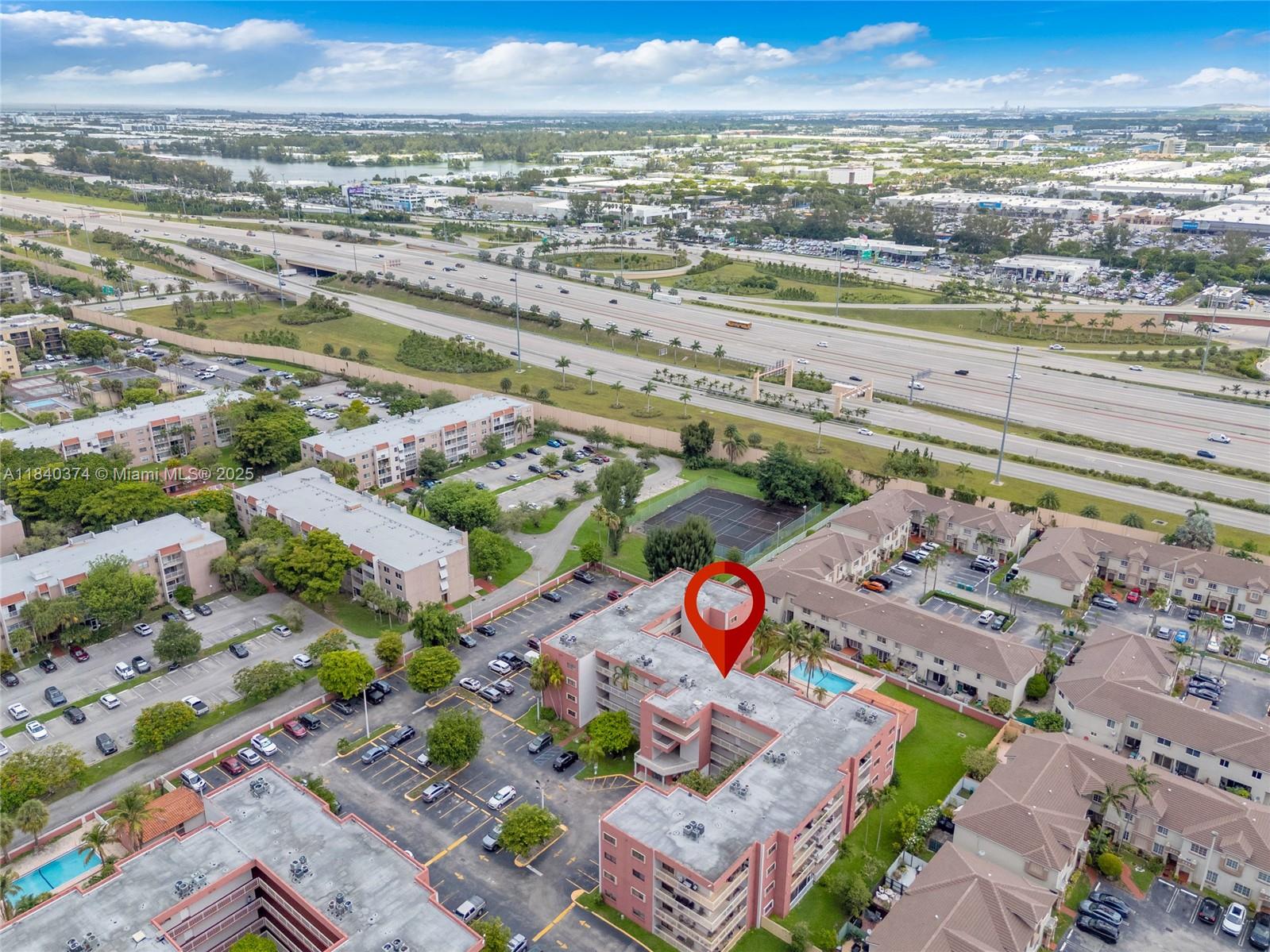 VISIONS AT FOUNTAINBLEAU - Residential