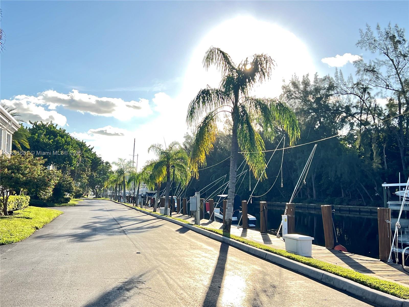 BAY COLONY CLUB CONDO - Residential Lease