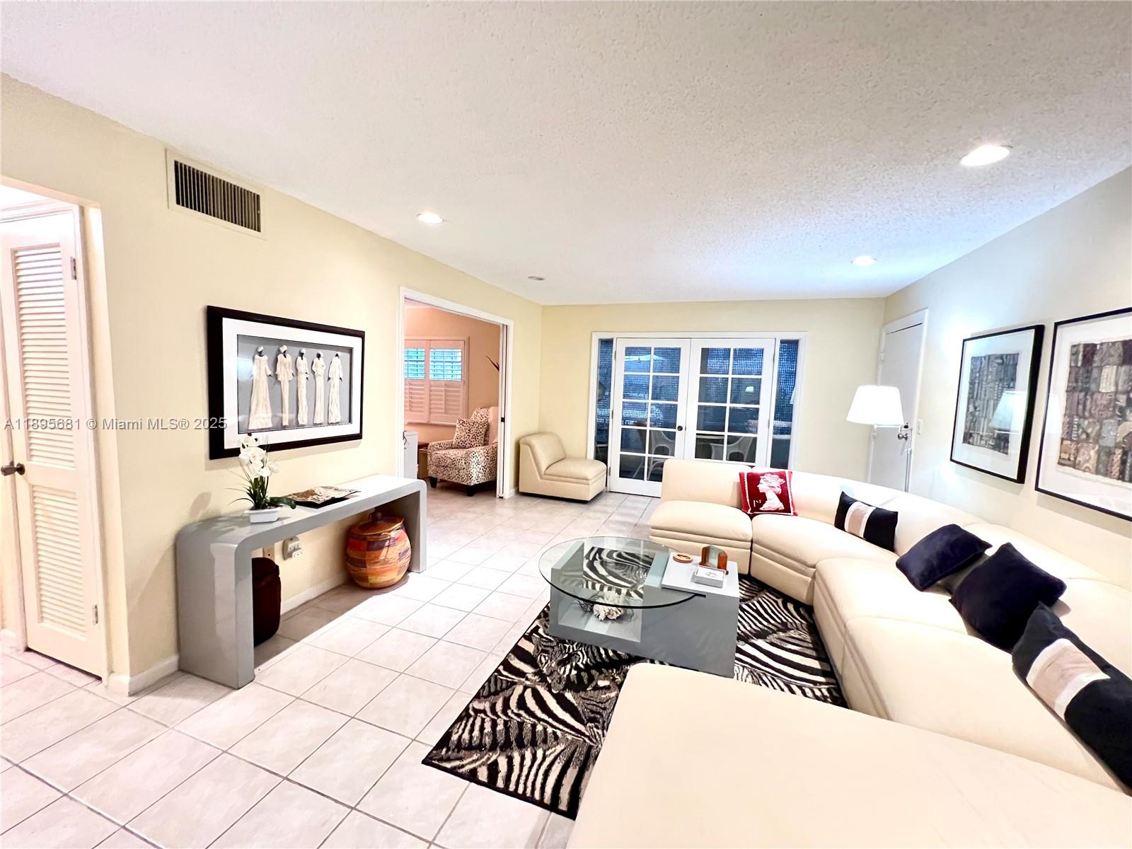 BAY COLONY CLUB CONDO - Residential Lease