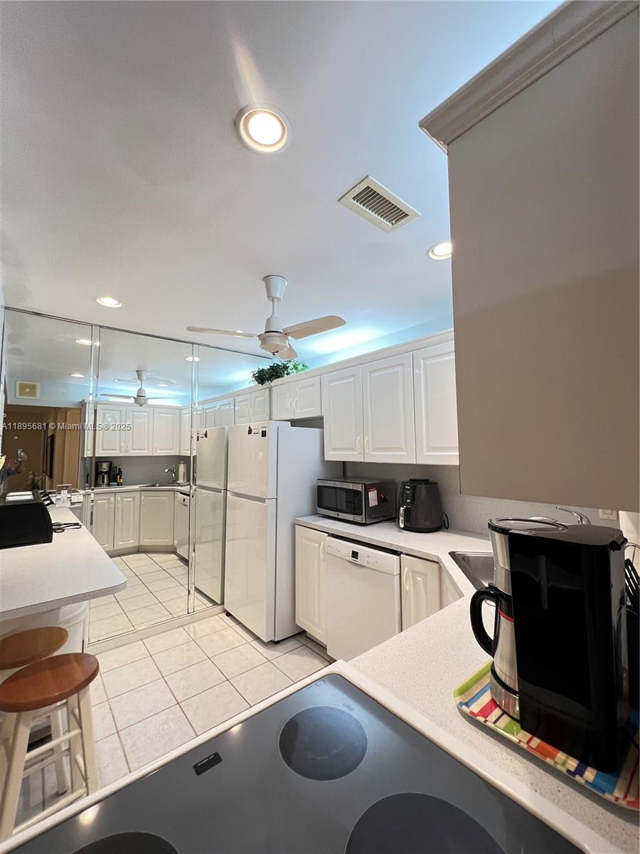 BAY COLONY CLUB CONDO - Residential Lease